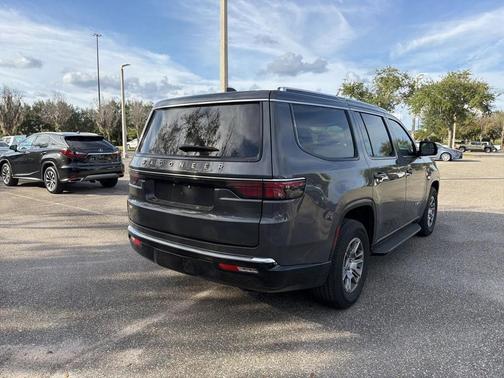 2024 Jeep Wagoneer Base