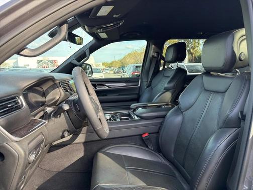 2024 Jeep Wagoneer Base