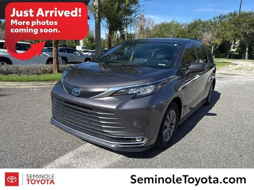 2021 Toyota Sienna XLE 8 Passenger