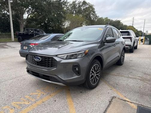 2025 Ford Escape PHEV SE