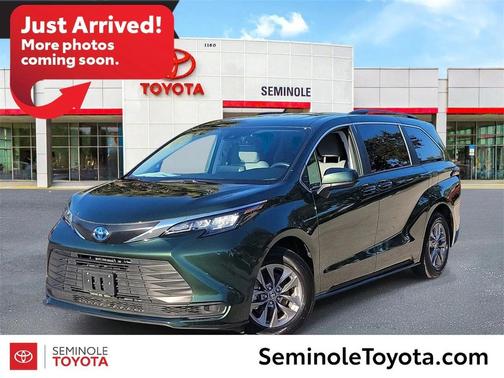 2024 Toyota Sienna LE