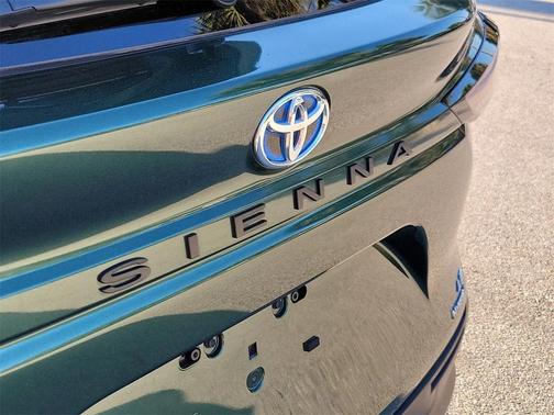 2024 Toyota Sienna LE