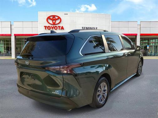 2024 Toyota Sienna LE