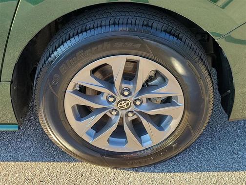 2024 Toyota Sienna LE