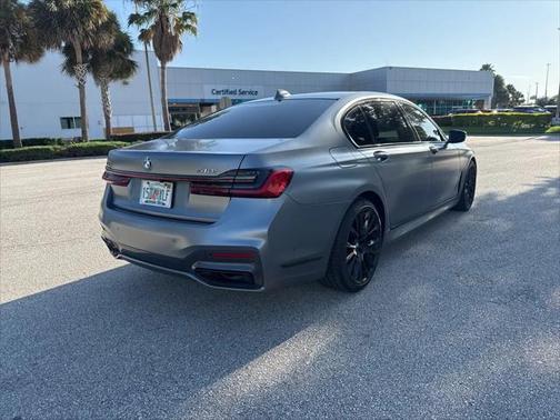 2022 BMW 740 i