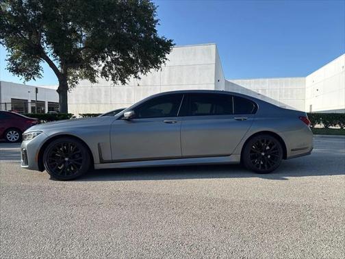 2022 BMW 740 i