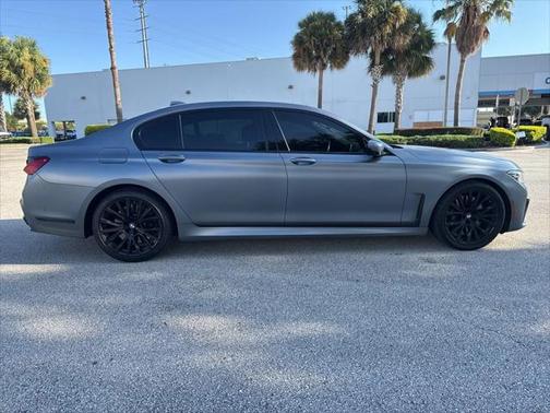 2022 BMW 740 i