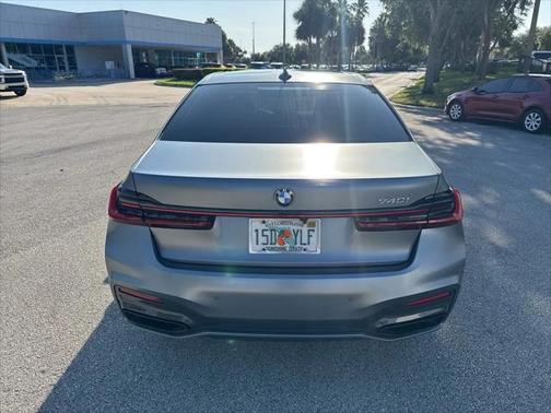 2022 BMW 740 i