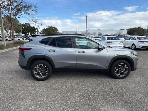 2025 Chevrolet Trax LT