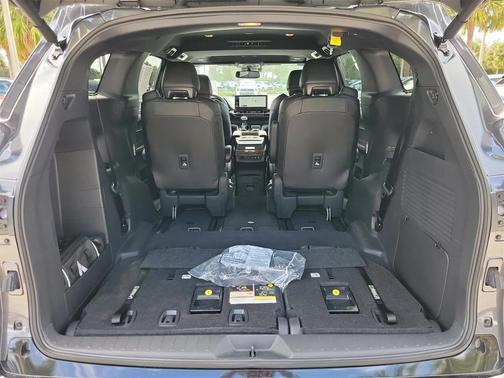 2025 Toyota Sienna Platinum 7 Passenger