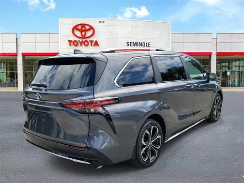 2025 Toyota Sienna Platinum 7 Passenger