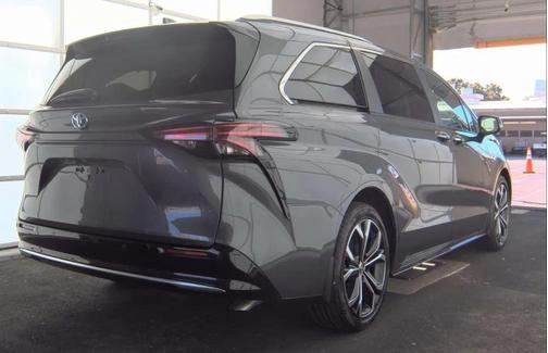 2025 Toyota Sienna Platinum 7 Passenger