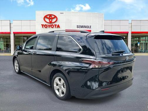 2023 Toyota Sienna XLE 8 Passenger
