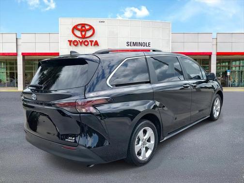 2023 Toyota Sienna XLE 8 Passenger