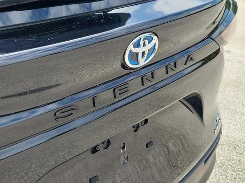 2023 Toyota Sienna XLE 8 Passenger