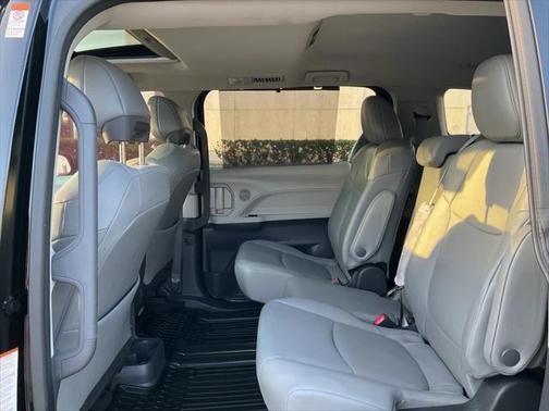 2023 Toyota Sienna XLE 8 Passenger