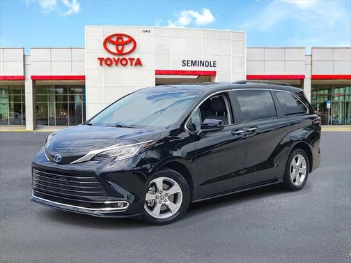 2023 Toyota Sienna XLE 8 Passenger