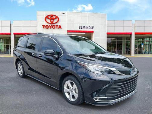 2023 Toyota Sienna XLE 8 Passenger
