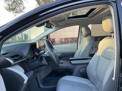 2023 Toyota Sienna XLE 8 Passenger