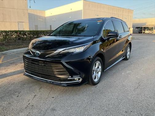 2023 Toyota Sienna XLE 8 Passenger