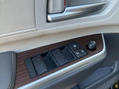 2023 Toyota Sienna XLE 8 Passenger