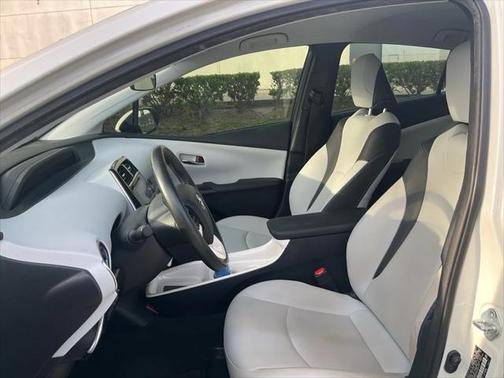 2017 Toyota Prius Three Touring