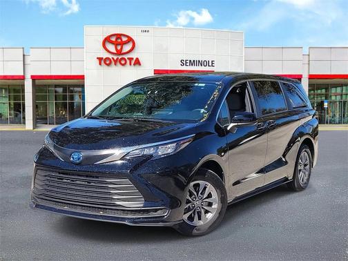 2025 Toyota Sienna LE