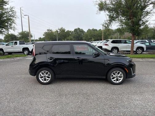 Fusion Black 2025 Kia Soul LX