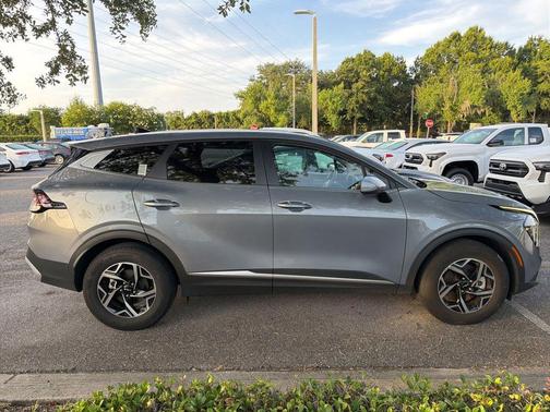 Everlasting Silver 2025 Kia Sportage LX
