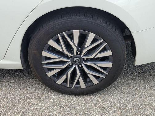 Glacier White 2025 Nissan Altima 2.5 SV