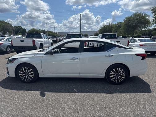 Glacier White 2025 Nissan Altima 2.5 SV