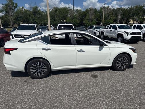 Glacier White 2025 Nissan Altima 2.5 SV