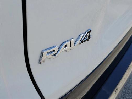 2025 Toyota RAV4 Hybrid SE