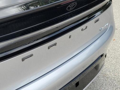 2025 Toyota Prius L