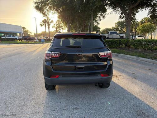 Diamond Black Crystal Pearlcoat 2020 Jeep Compass Latitude