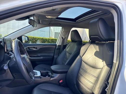 2021 Toyota RAV4 XLE Premium