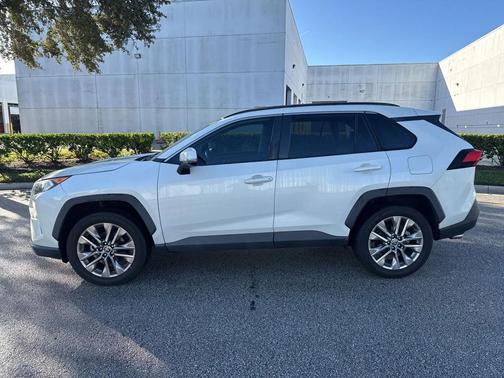 2021 Toyota RAV4 XLE Premium