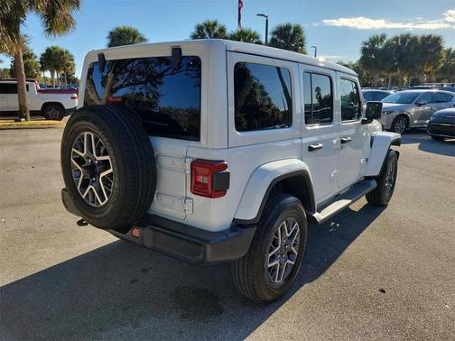 2025 Jeep Wrangler 4-Door Sahara 4x4