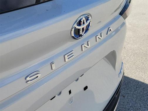2025 Toyota Sienna Platinum 7 Passenger