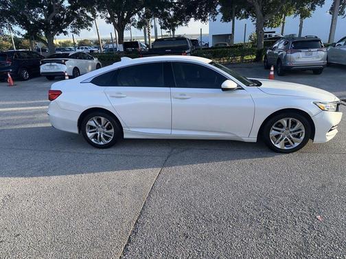 Platinum White Pearl 2018 Honda Accord LX