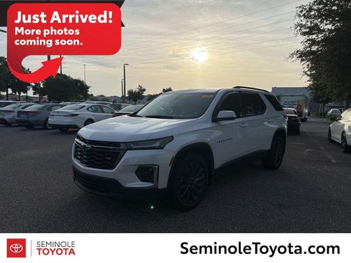 Iridescent Pearl Tricoat 2023 Chevrolet Traverse RS