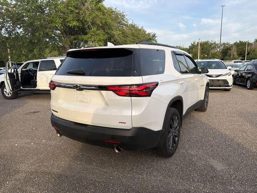 Iridescent Pearl Tricoat 2023 Chevrolet Traverse RS