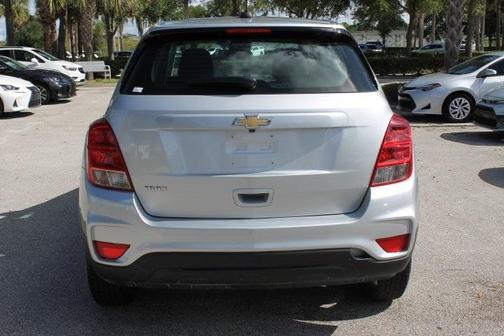 Photo 5 of 28 of 2020 Chevrolet Trax LS