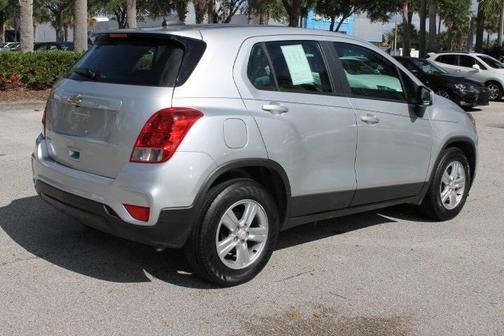Photo 4 of 28 of 2020 Chevrolet Trax LS