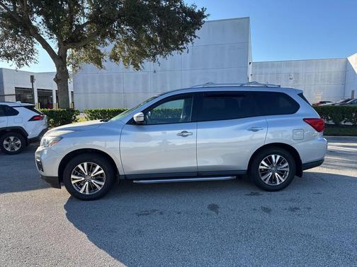 2020 Nissan Pathfinder S 2WD