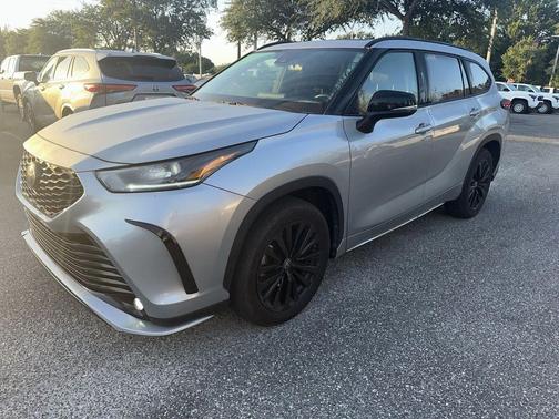 Celestial Silver Metallic 2025 Toyota Highlander XSE