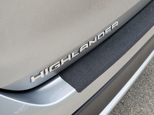 Celestial Silver Metallic 2025 Toyota Highlander XSE