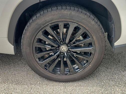 Celestial Silver Metallic 2025 Toyota Highlander XSE