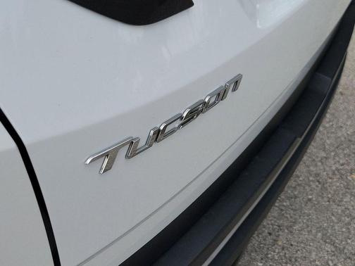 White Pearl 2024 Hyundai TUCSON SEL
