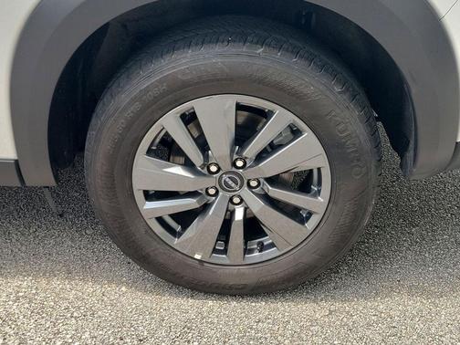 Brilliant Silver Metallic 2025 Nissan Pathfinder SV FWD